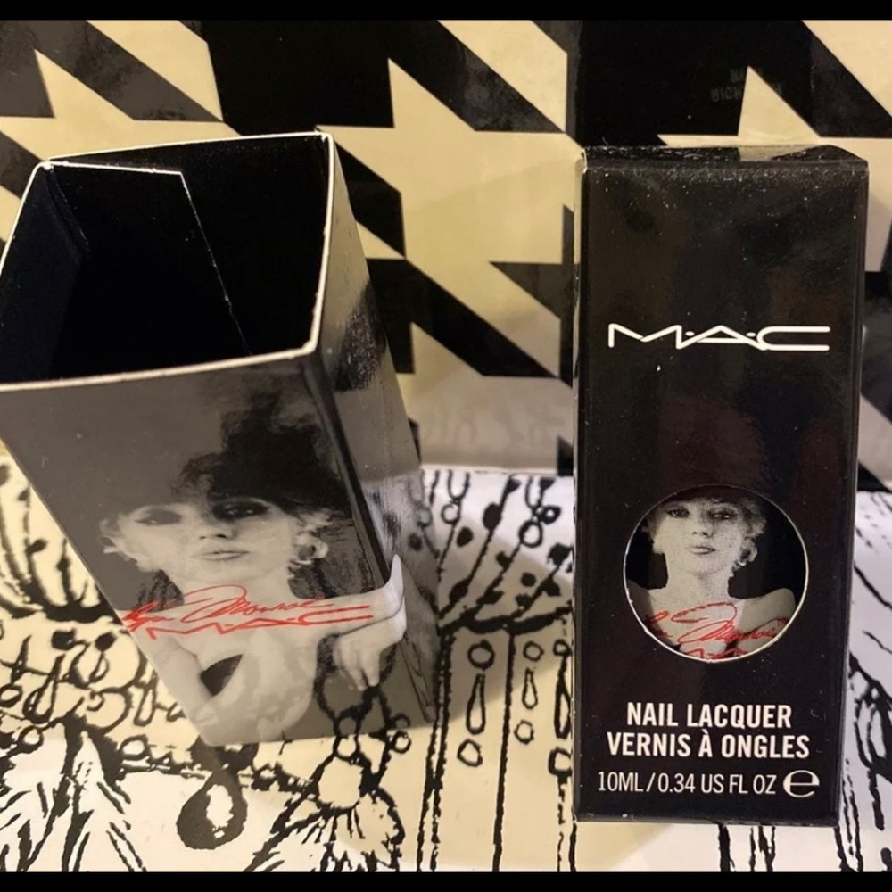 M.A.C Cosmetics MARILYN MONROE nail